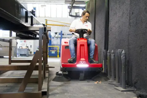 RCM ATOM floor sweeper