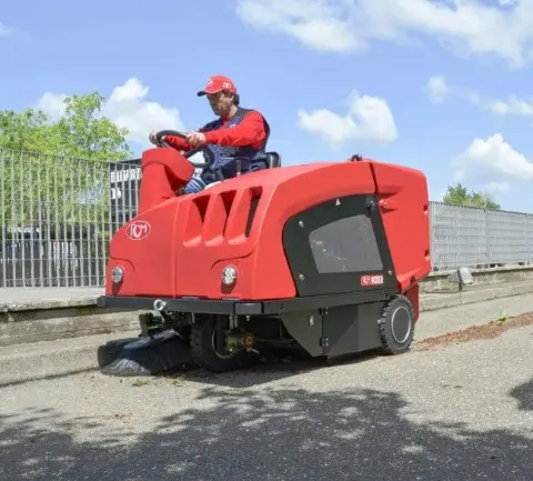 RCM BOXER PLUS floor sweeper