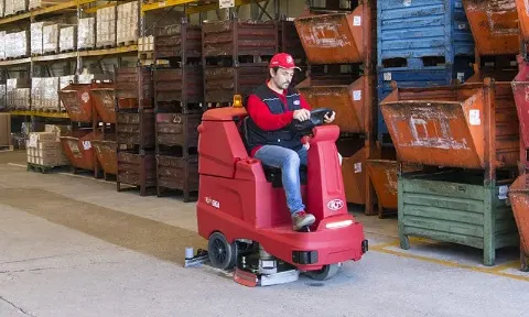 RCM GIGA floor scrubber