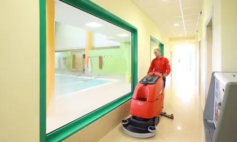RCM MEGA I floor scrubber