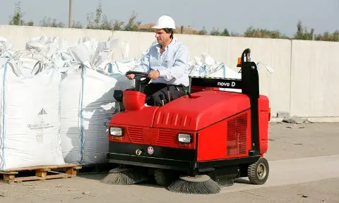 RCM NOVE floor sweeper