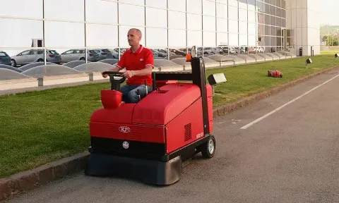 RCM OTTO floor sweeper